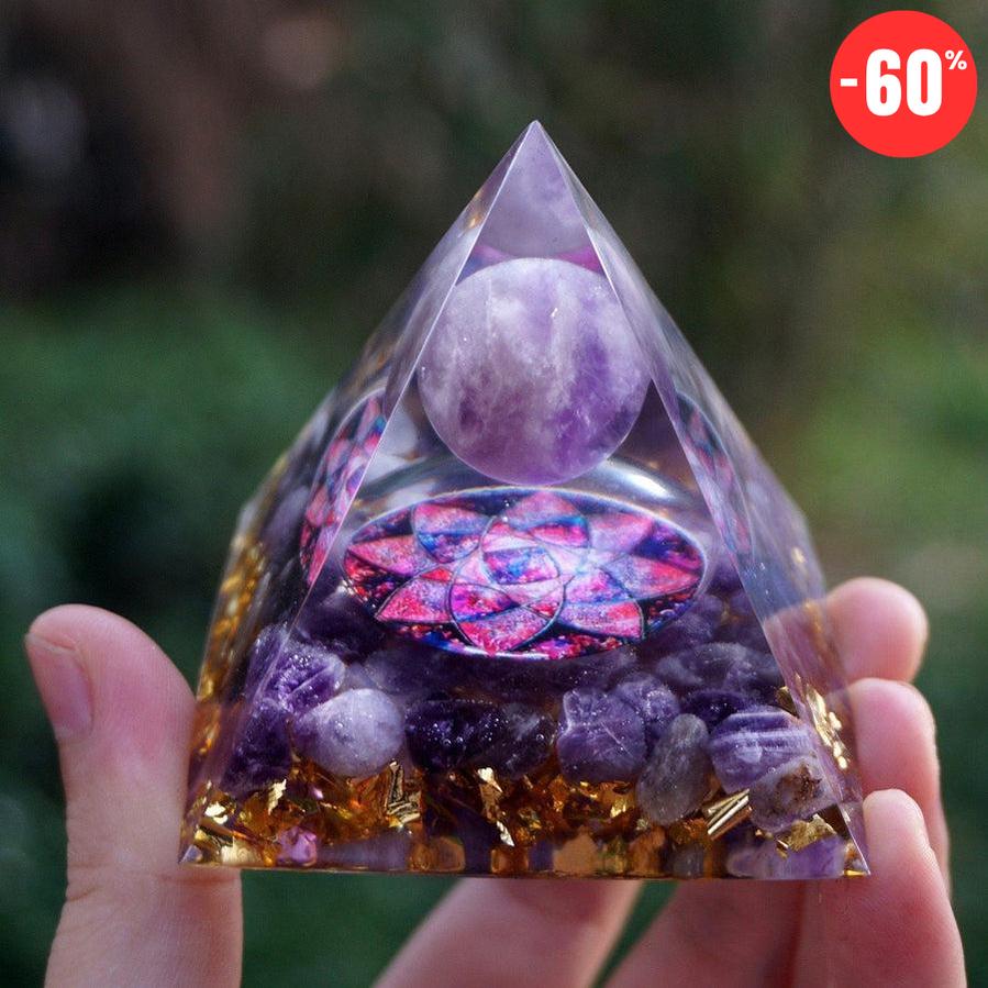 Pyramide Orgonite, sphère en Améthyste, feuilles d’or et fleur de lotus