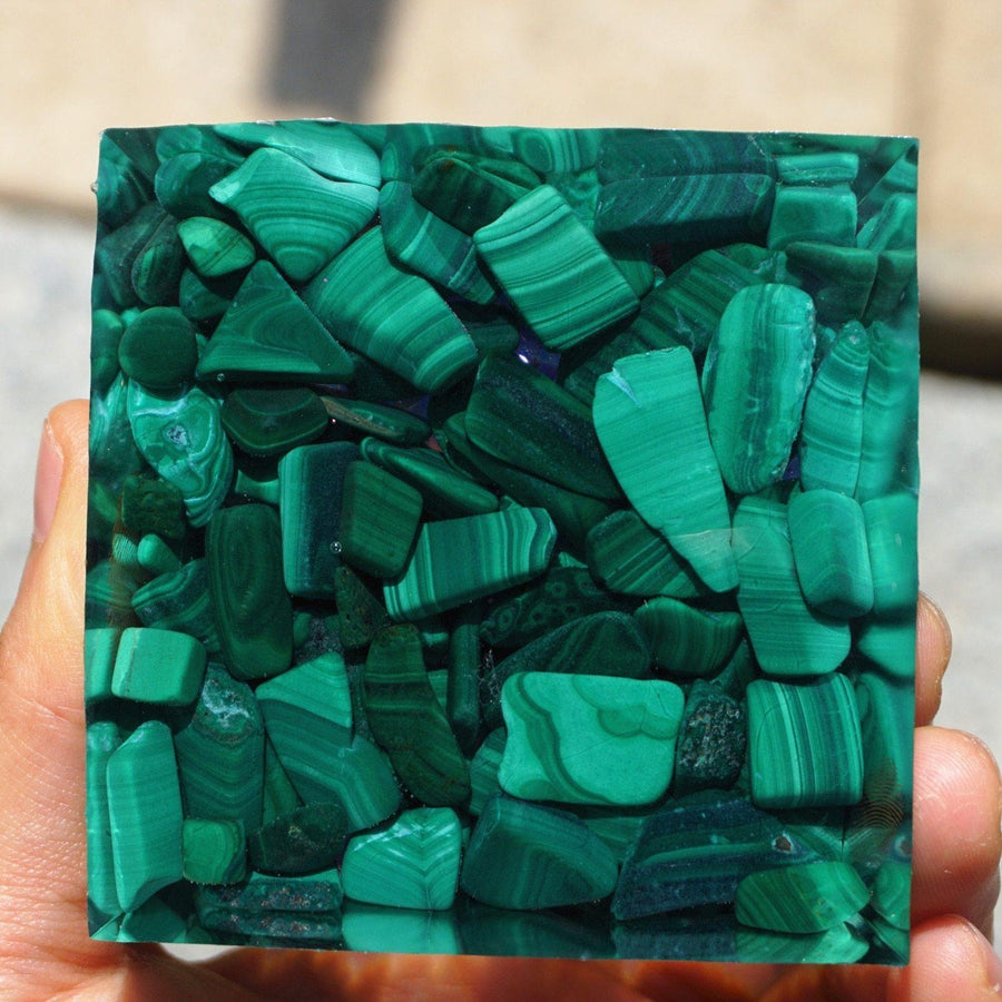 Pyramide Orgonite, sphère Lapis Lazuli, Améthyste et Malachite