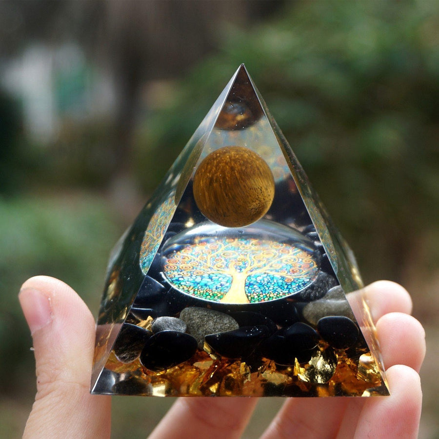 Pyramide Orgonite sphère Œil de tigre, Obsidienne et feuille d’or